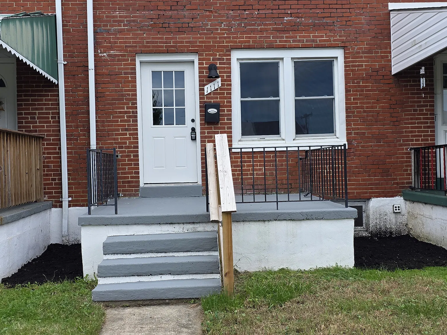 3 bed, 1.5 bath, 1164 sqft, $2,000 — Photo 1