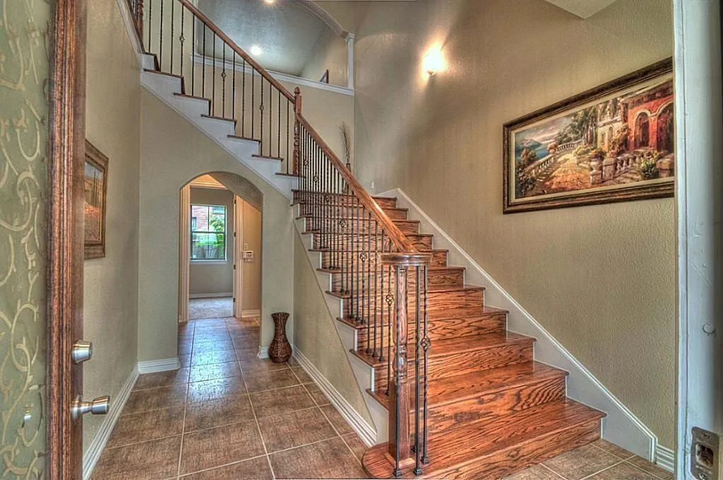 3 bed, 3.5 bath, 2708 sqft, $2,795 — Photo 4