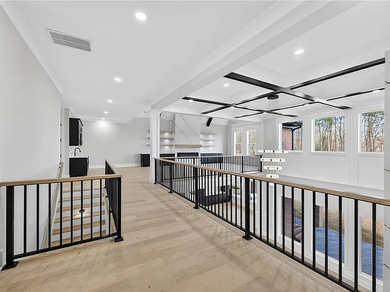 405 Thunder Rd — Photo 35