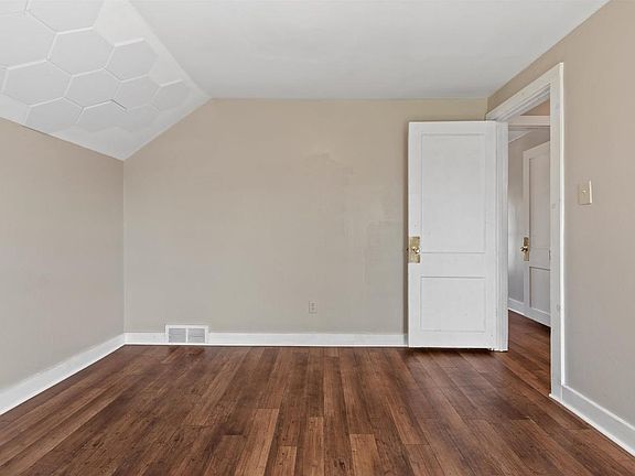22nd image of 1021 MCKINLEY STREET