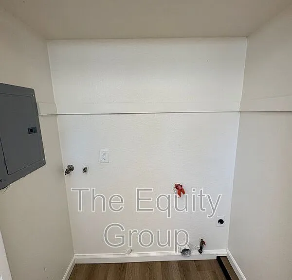1469 Ben Franklin Ave — Photo 8