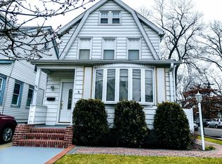 4859 206th St, Oakland Gardens, NY 11364