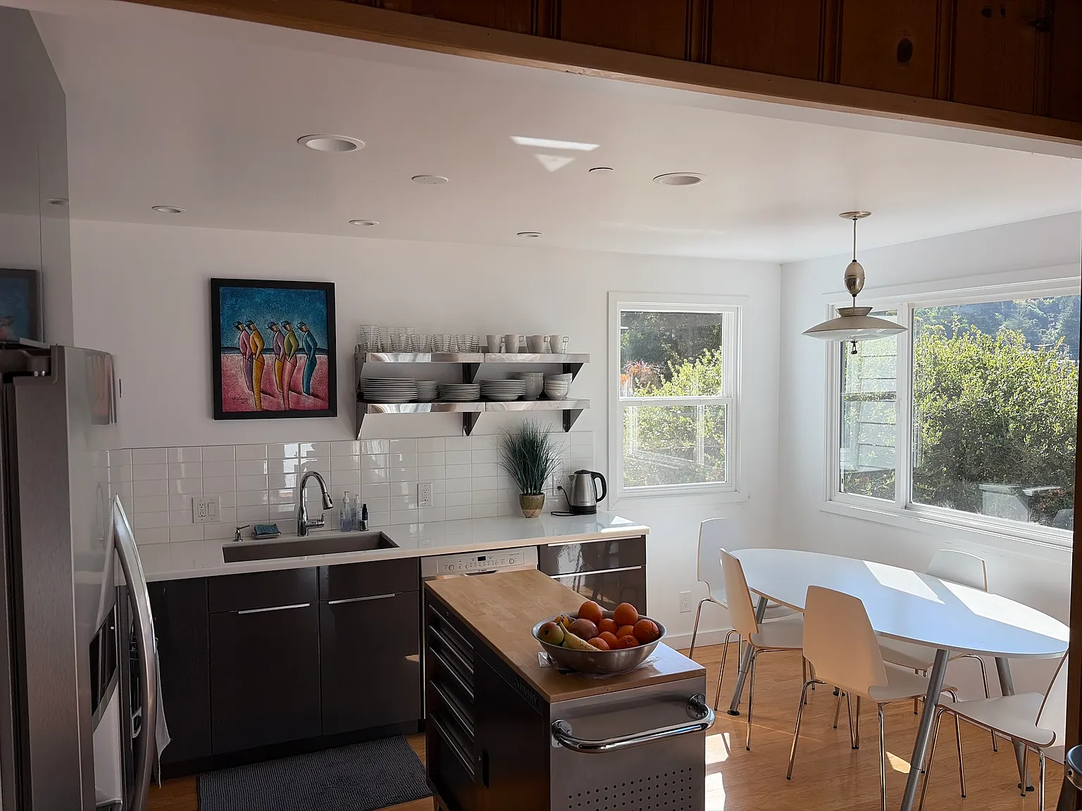 4 bed, 2064 sqft, $7,975 — Photo 4