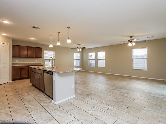 4th image of 5662 E Alder Ave