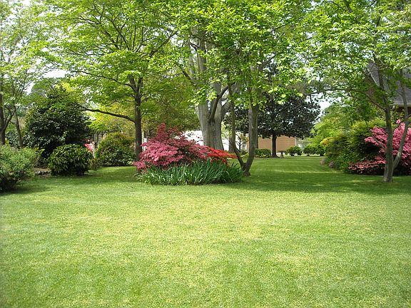 2nd image of 302 Sarazen Dr
