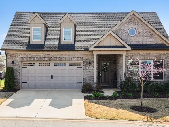 221 Courtyard Ct, Greer, SC 29650