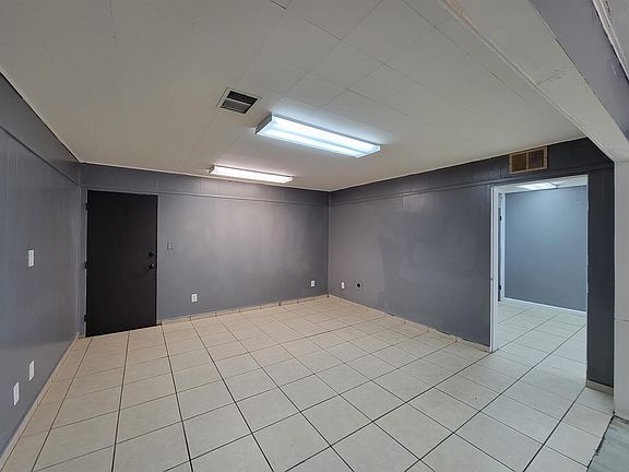 3rd image of 1901 Railroad Ave #10701786