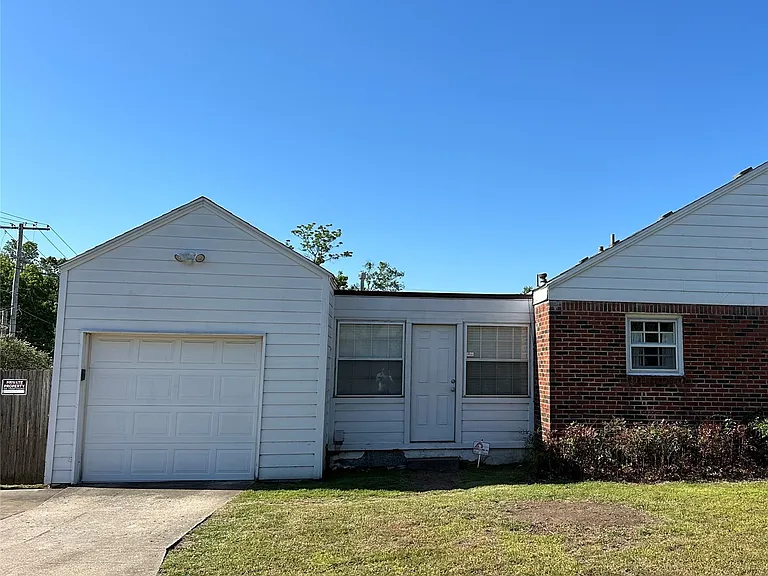 2105 S Florence Ave — Photo 3