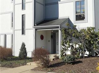 1552 Pinehurst Dr, Upper St Clair, PA 15241