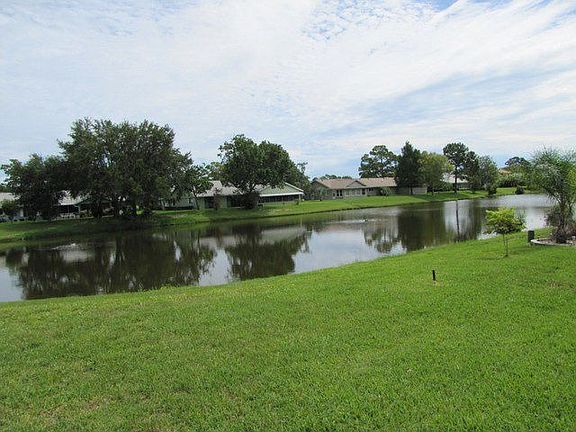 5th image of 32 Lake Fairgreen Cir