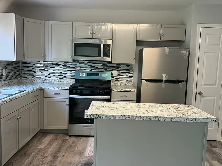 451 Feather Dr — Photo 2