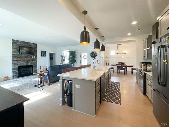 2nd image of 25 Arbor Pl