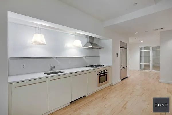 Sold by Bond New York | media 20