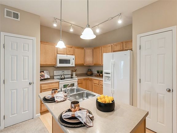 3rd image of 10325 Providence Dr Unit 206