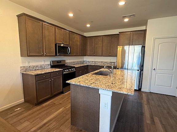 4th image of 2778 Jasmine Ave