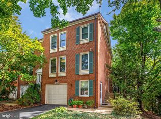 6569 Tartan Vista Dr, Alexandria, VA 22312