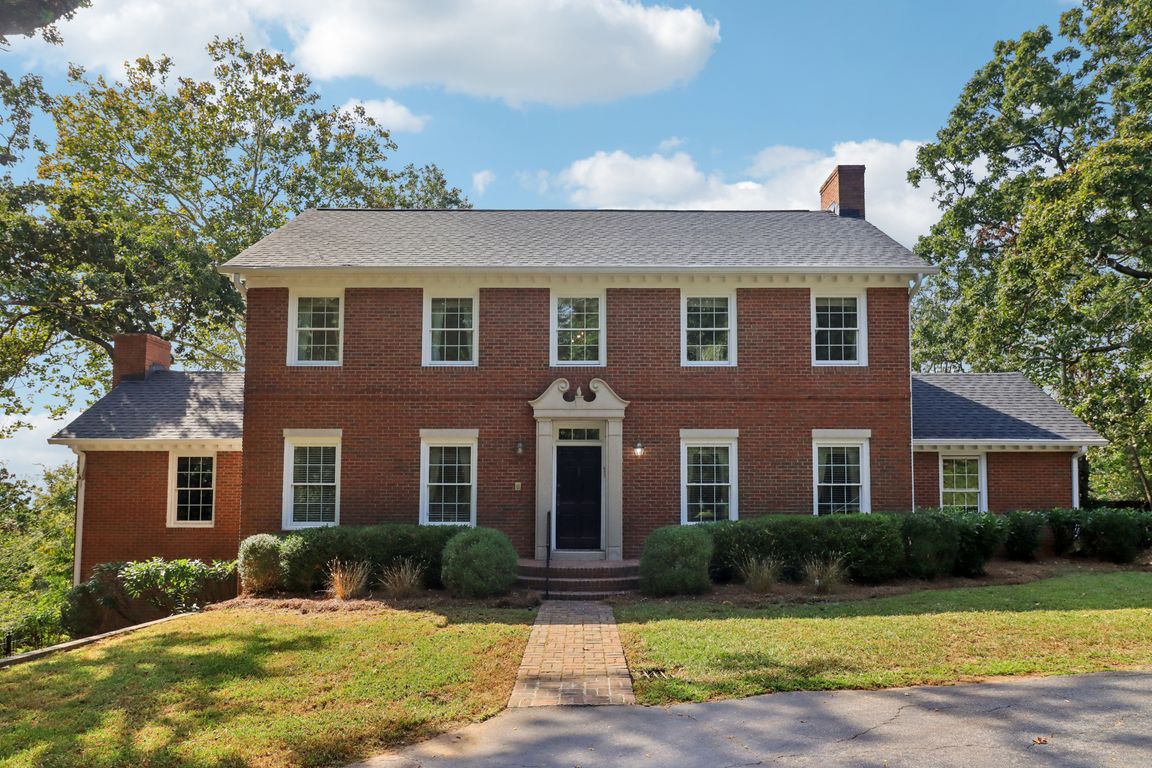 Beaumont Dr NW-S2309-001.jpg