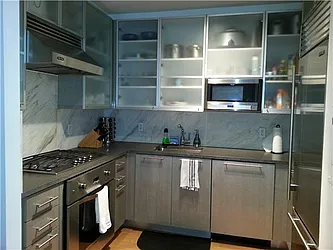 Rented by R New York