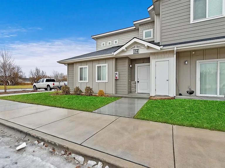 White Hawk Townhomes — Photo 106
