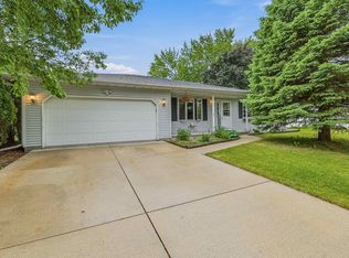 836 Meadowbrook Ln, Fond Du Lac, WI 54935