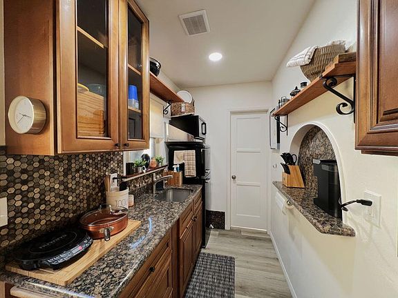 2nd image of 4033 Juniper St