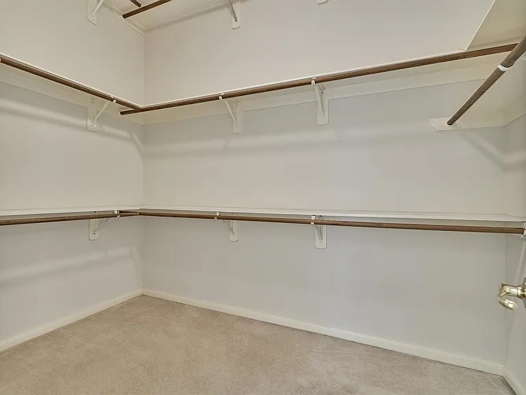 118 Robindale Cir — Photo 18