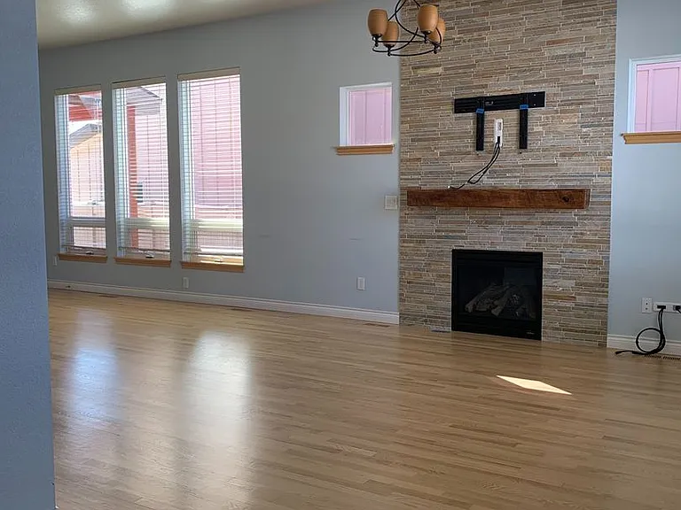 2380 Hecla Dr — Photo 2