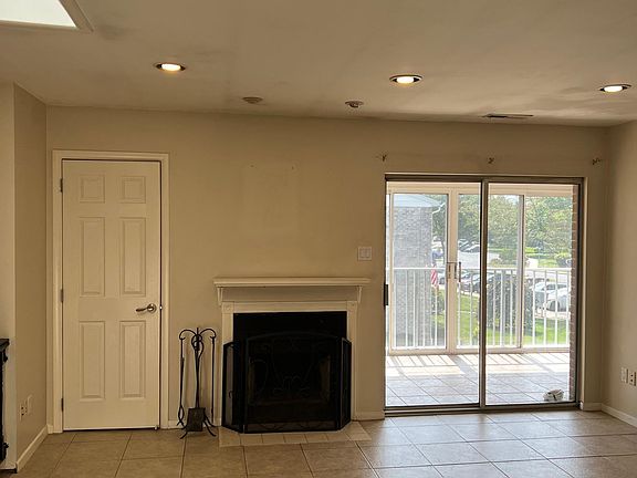 4th image of 2671 Rolling Green Dr