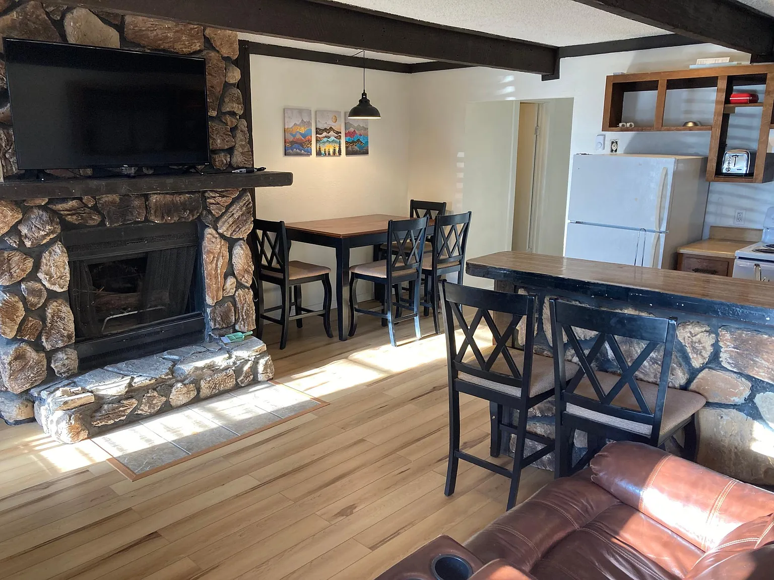 2 bed, 1.5 bath, 700 sqft, $1,550 — Photo 2