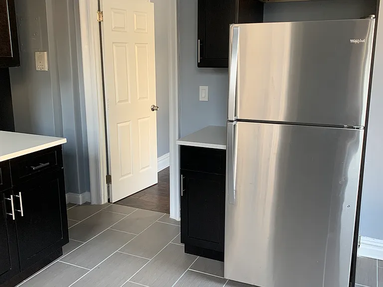 141 Duncan Ave #A4 — Photo 3