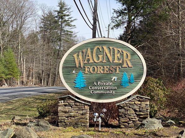 1018 W Wadi Rd, Pocono Lake, PA 18347