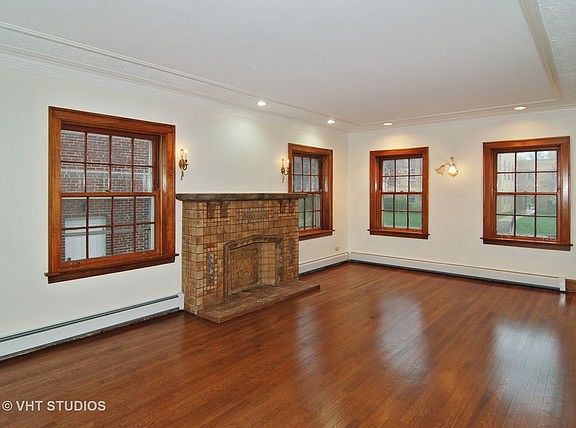 3rd image of 1032 Columbian Ave