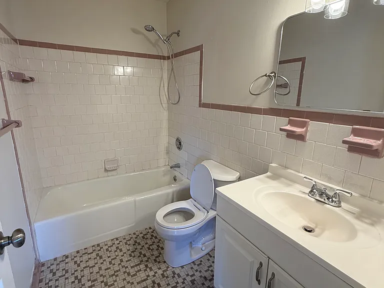 2 Warren Lodge Ct #A — Photo 4