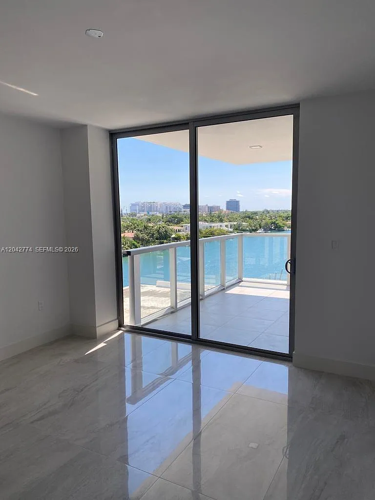 9521 E Bay Harbor Dr — Photo 4