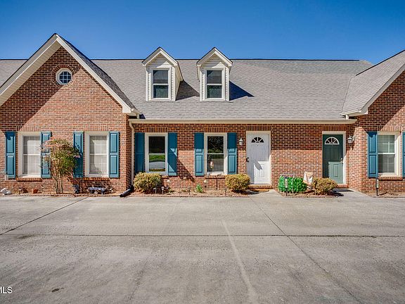 3rd image of 303 Breckenridge Trce