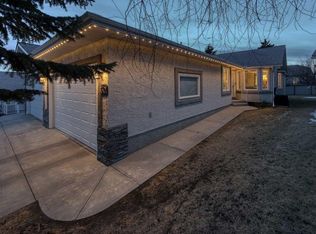 301 SE Arbour Cliff Close NW, Calgary, AB T3G3W8