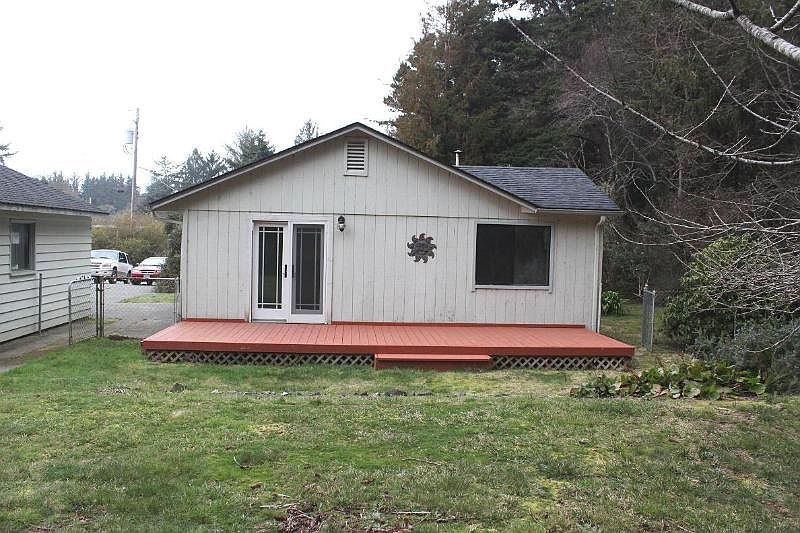 988 Kern St, Crescent City, CA 95531 Zillow