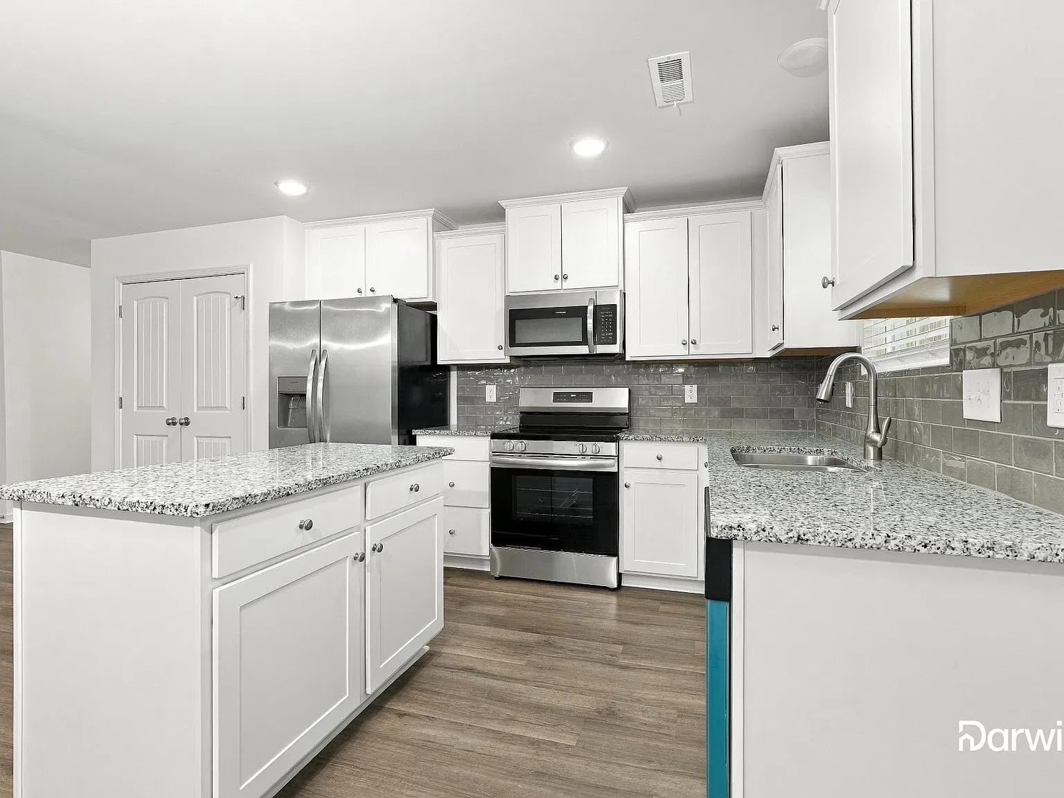 3 bed, 2.0 bath, 1383 sqft, $1,725 — Photo 3