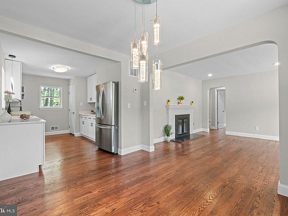 4th image of 5001 Sharon Rd