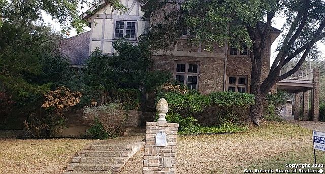 1st image of 215 Bluff Holw