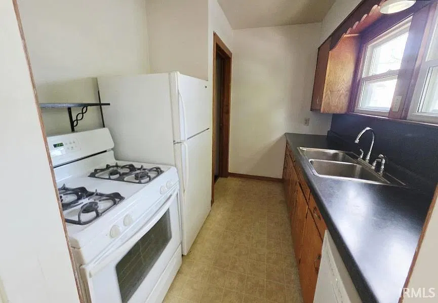 2 bed, 1.0 bath, 824 sqft, $2,250 — Photo 2