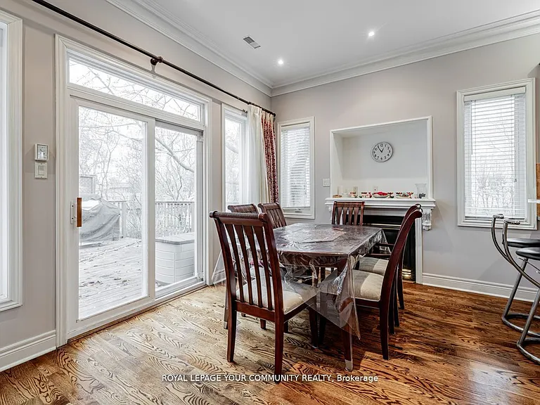 9 Robson Pl E — Photo 13