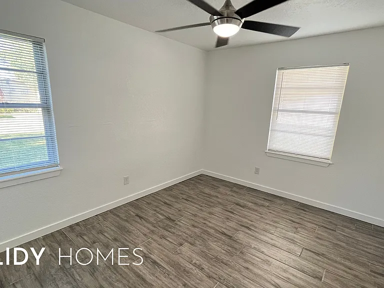 2813 SW 62nd St — Photo 18