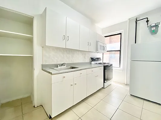 Rented by Bohemia Realty Group | media 8