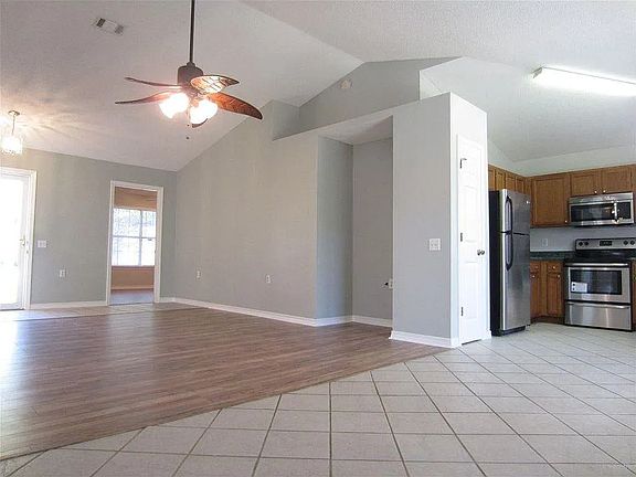 5th image of 700 Thornwood Pl
