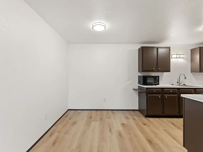 Carmel Apartments — Photo 11