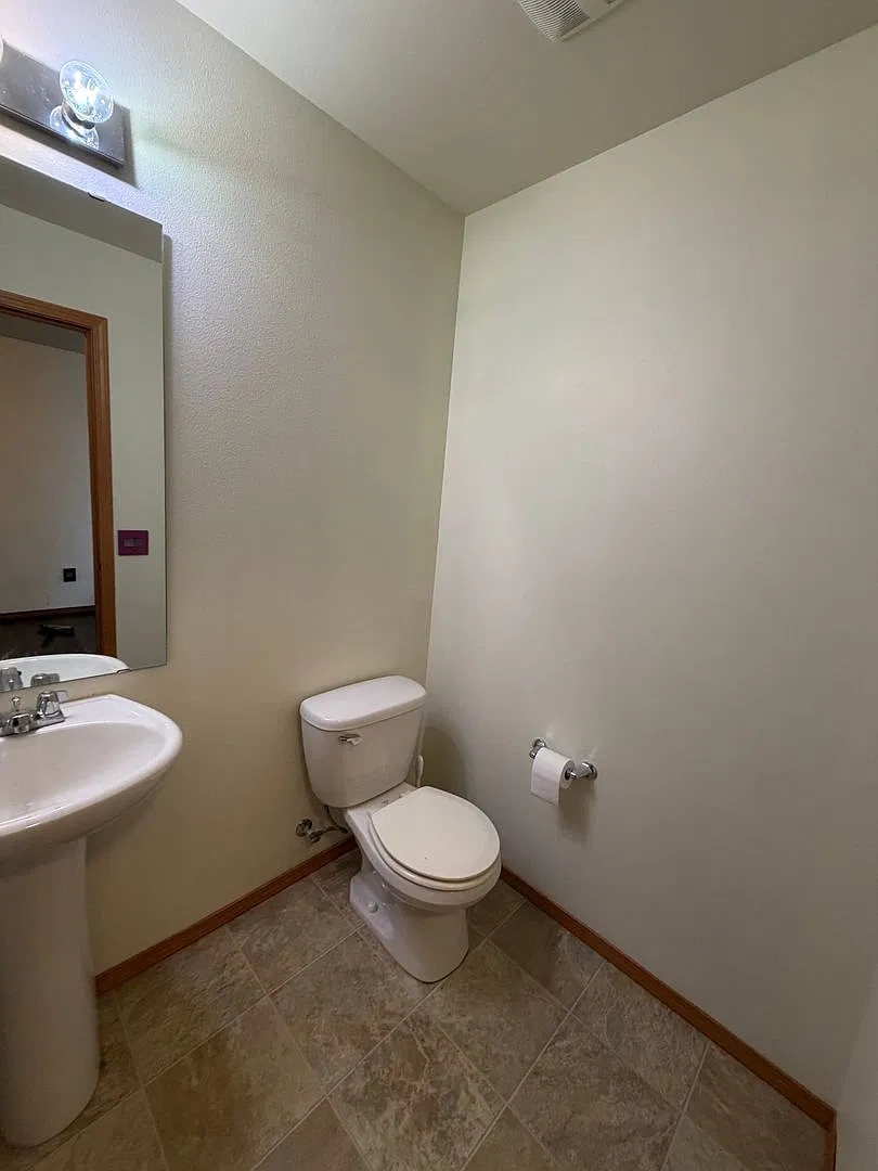 1335 Sinclair Drive DuPont, WA 98327 - 1XLU — Photo 4