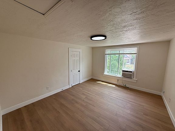 4th image of 660 E 23rd St