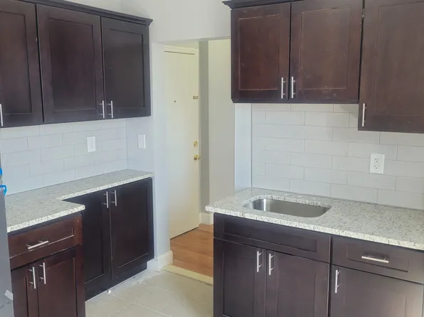 166 Summit Avenue image 10 of 40