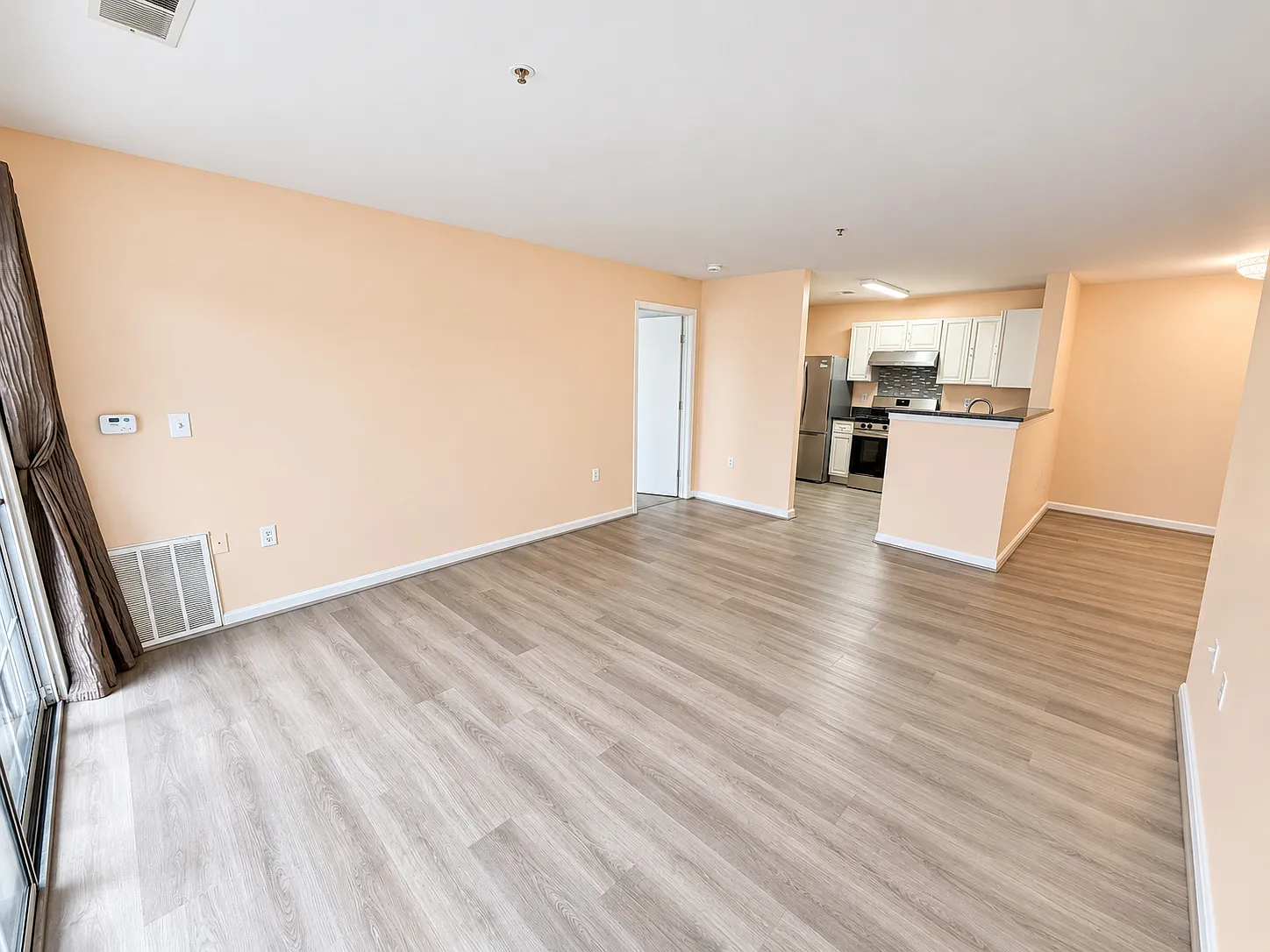 2 bed, 1140 sqft, $2,295 — Photo 4